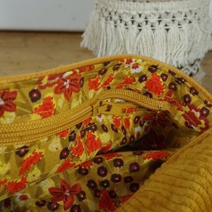 Sac banane velours côtelé ocre tendance et intérieur fleuri – Image 4
