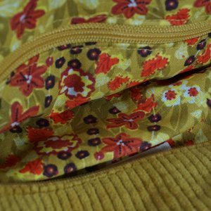 Sac banane velours côtelé ocre tendance et intérieur fleuri – Image 2