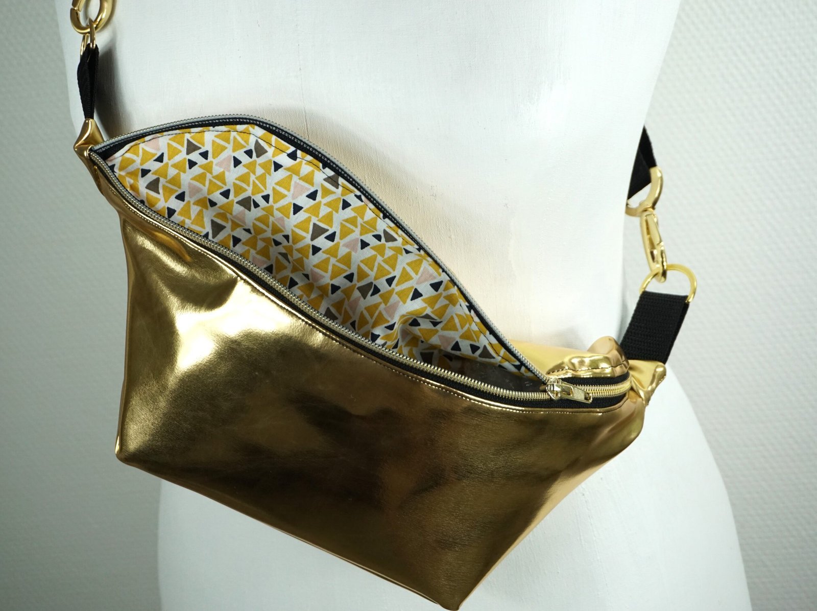 Sac banane doré - Bordeau zip noir – Image 6
