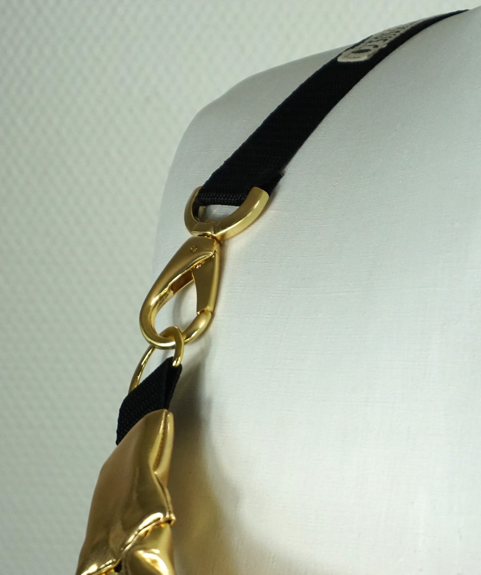 Sac banane doré - Bordeau zip noir – Image 4