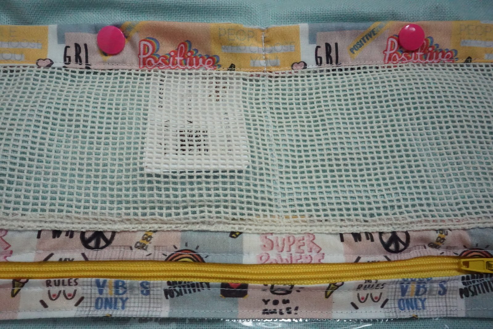 TROUSSE DE TOILETTE girl power fond bleu – Image 9