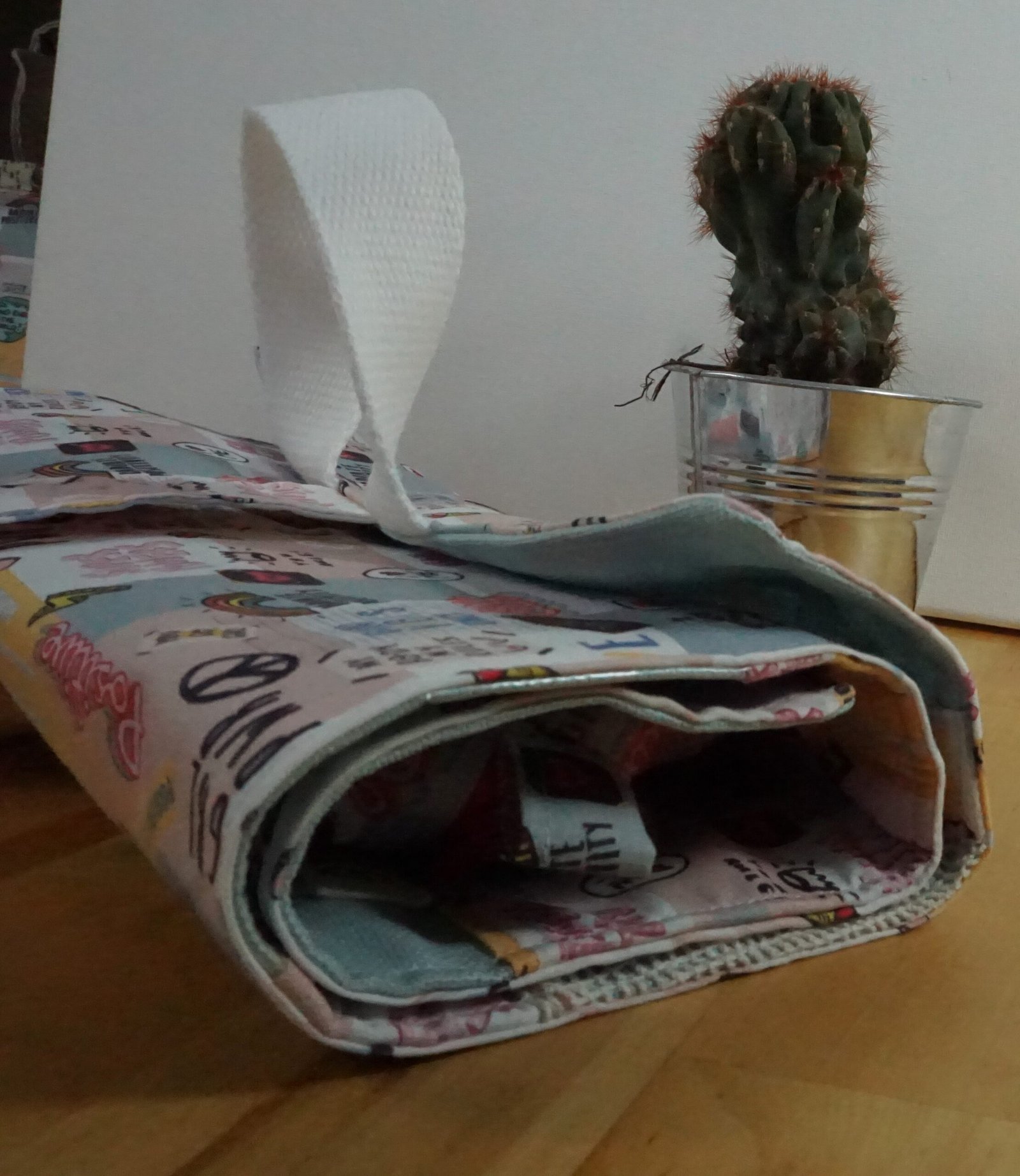 TROUSSE DE TOILETTE girl power fond bleu – Image 3