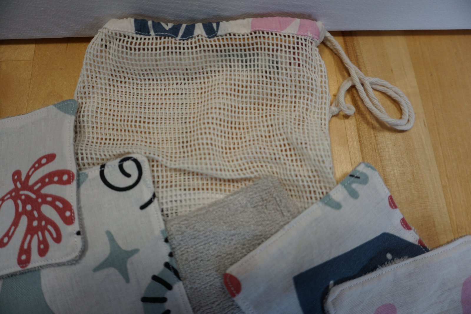 Lingettes coton imprimé bord de mer et éponge grise – Image 2