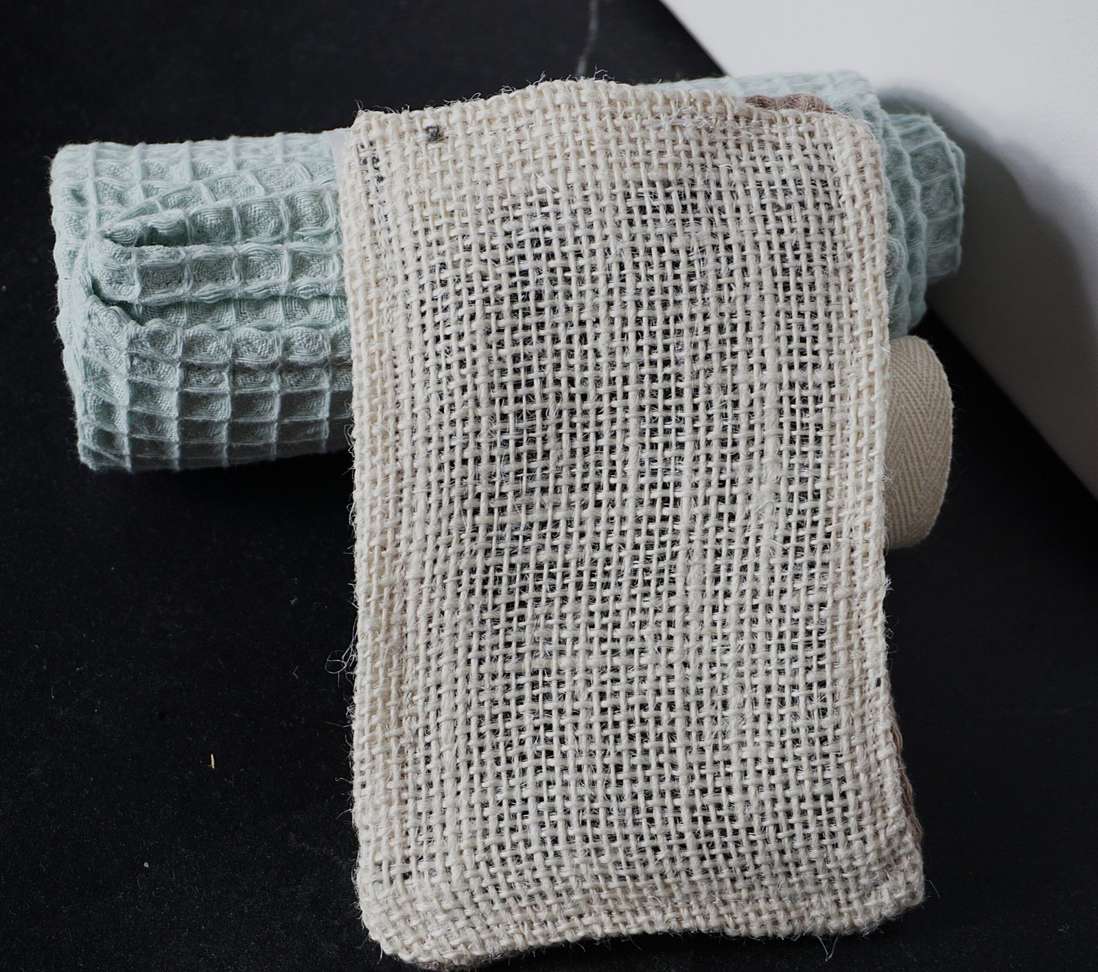 Torchon vert d'eau et éponge marron – Image 6