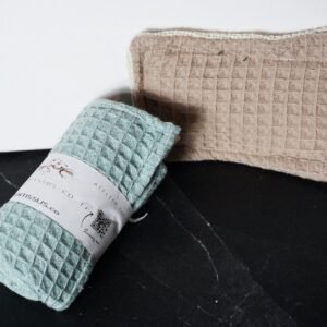 Torchon vert d’eau et éponge marron
