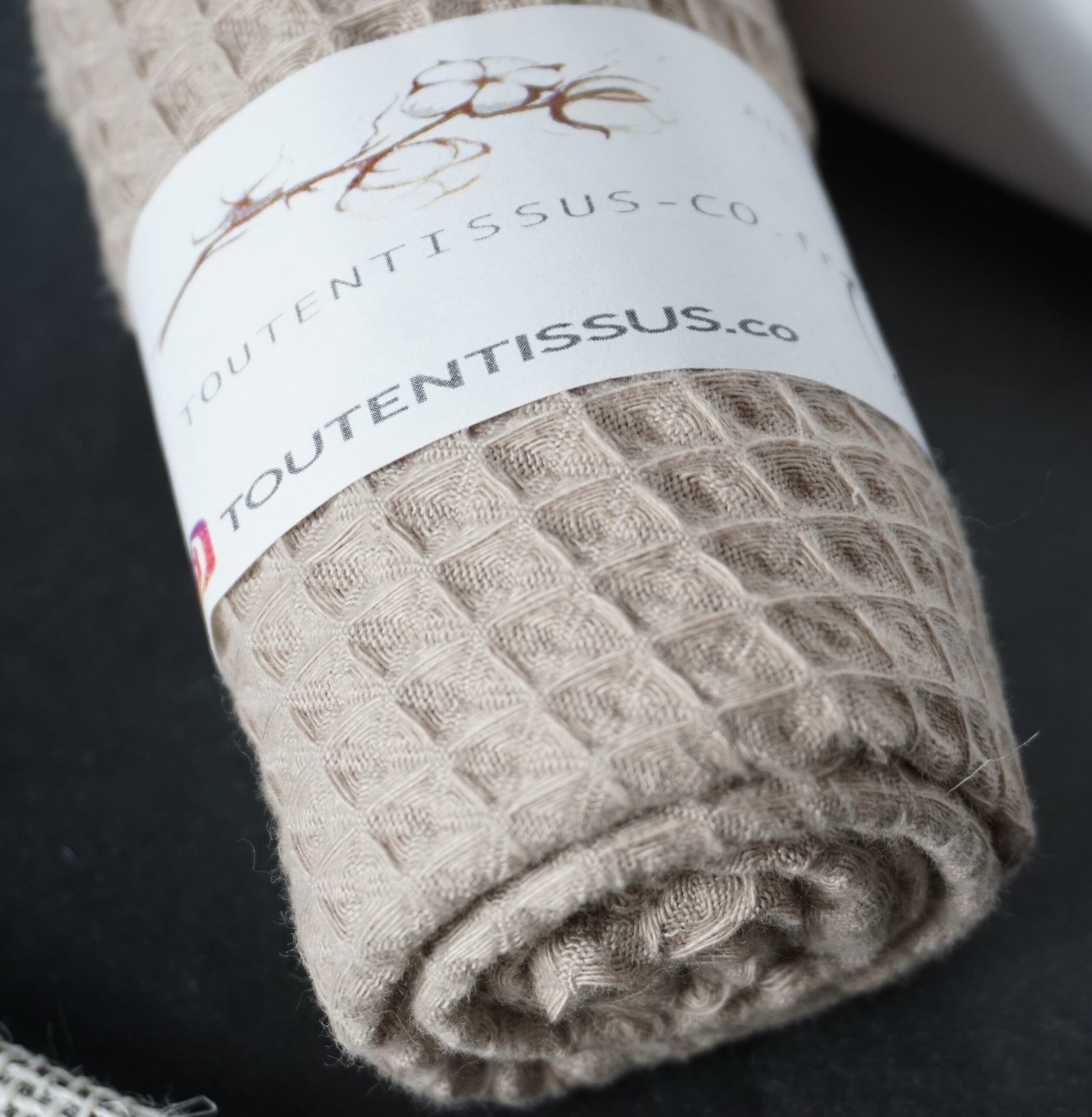Torchon taupe et éponge assortie – Image 3
