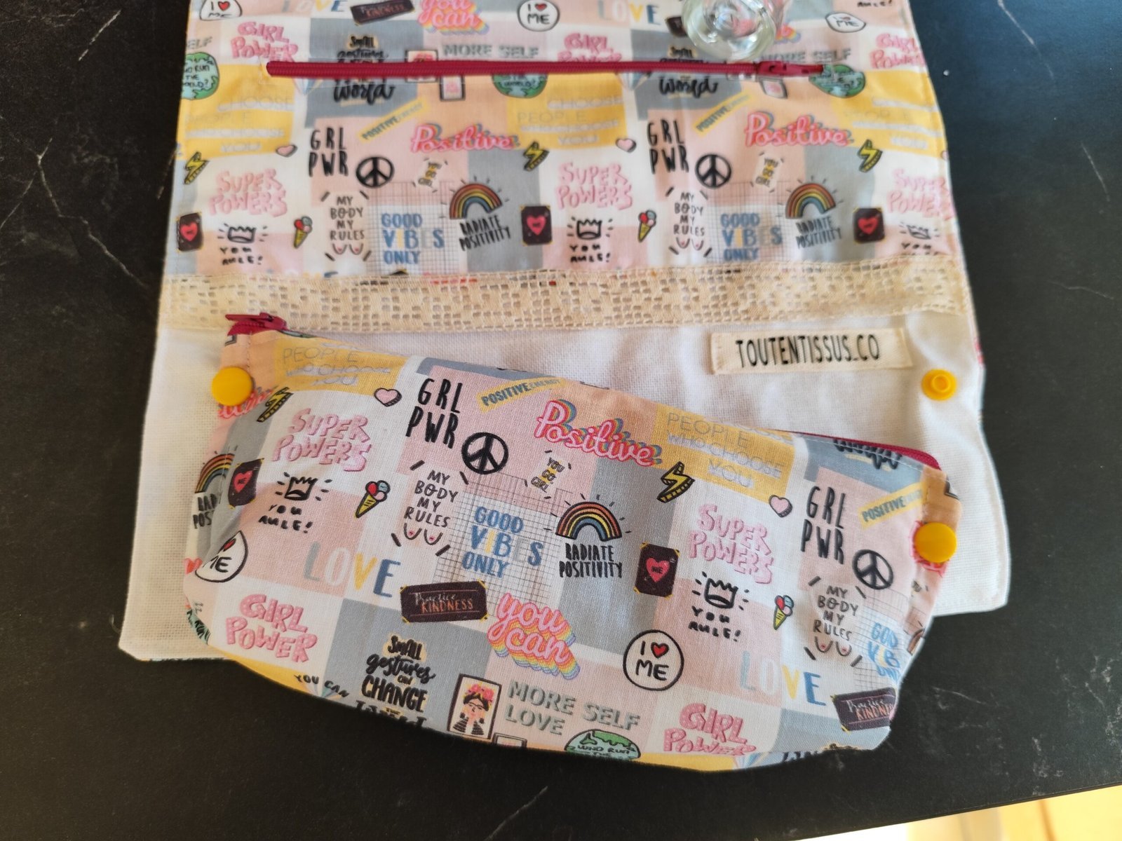 TROUSSE DE TOILETTE girl power dentelle – Image 5