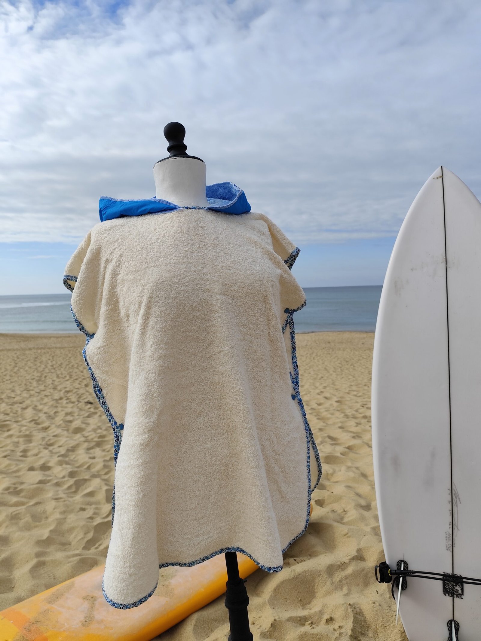 PONCHO éponge bio pour le réconfort après l'effort CHESS – Image 2