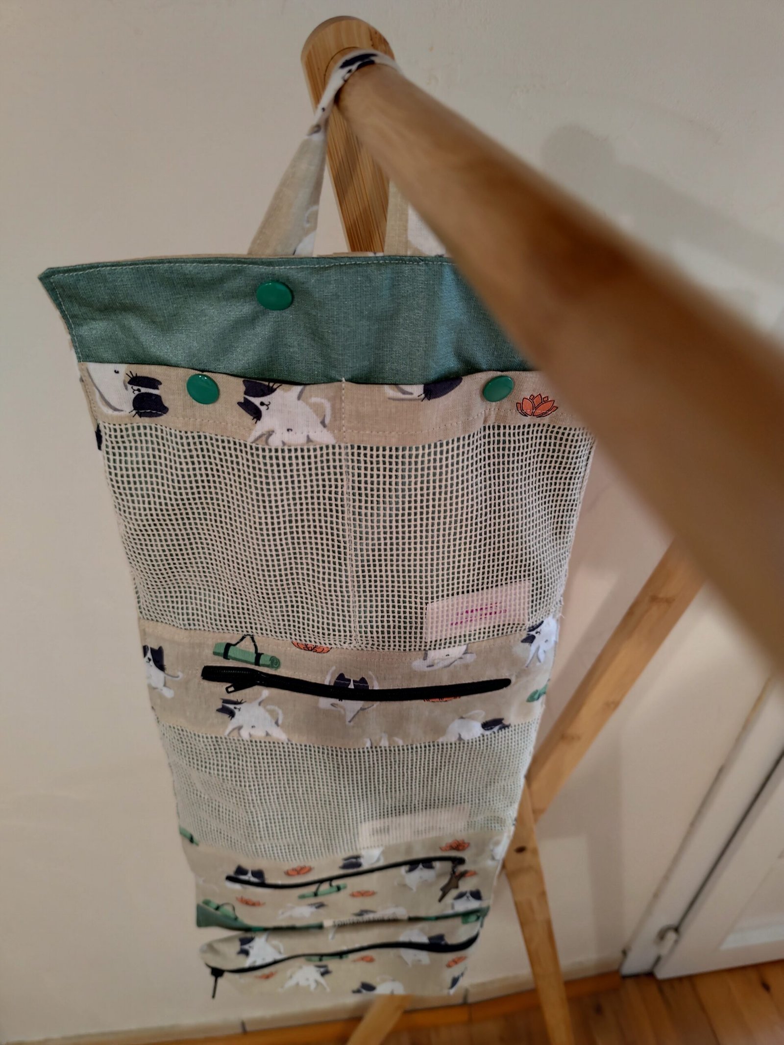 TROUSSE DE TOILETTE yoga chat – Image 3