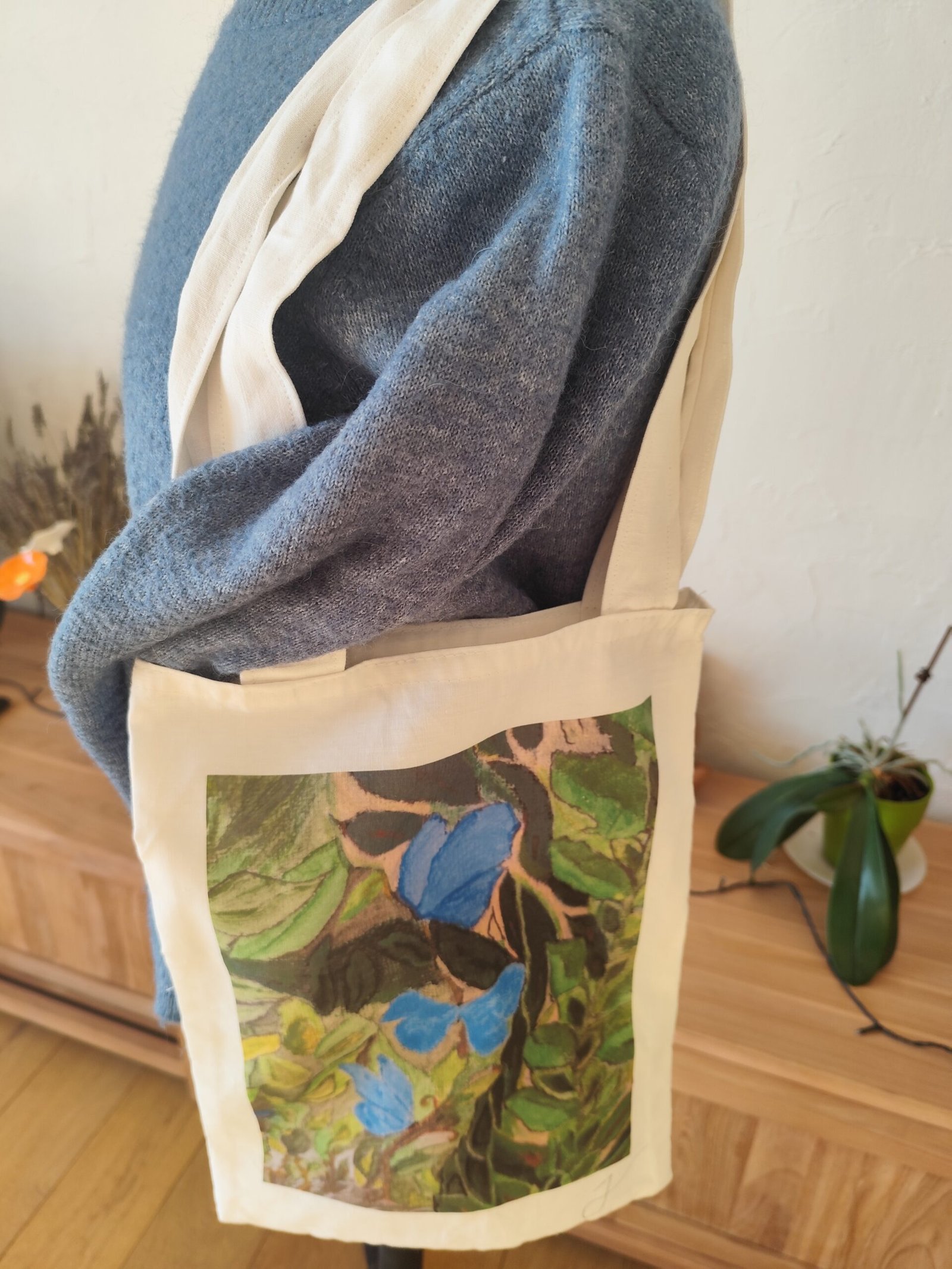Tote bag artistique – Œuvre originale d’un artiste costaricien-papillons – Image 5