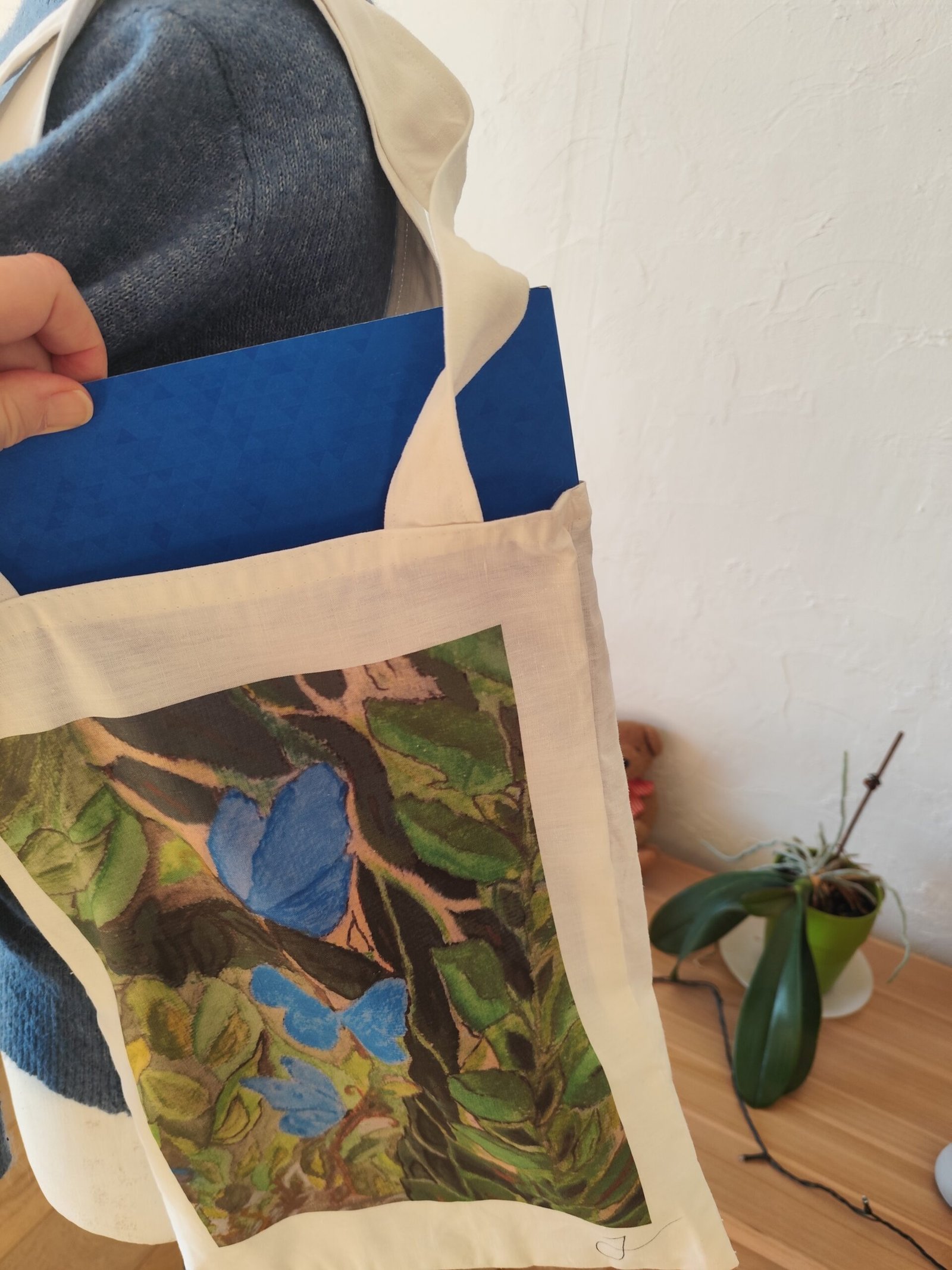Tote bag artistique – Œuvre originale d’un artiste costaricien-papillons – Image 8