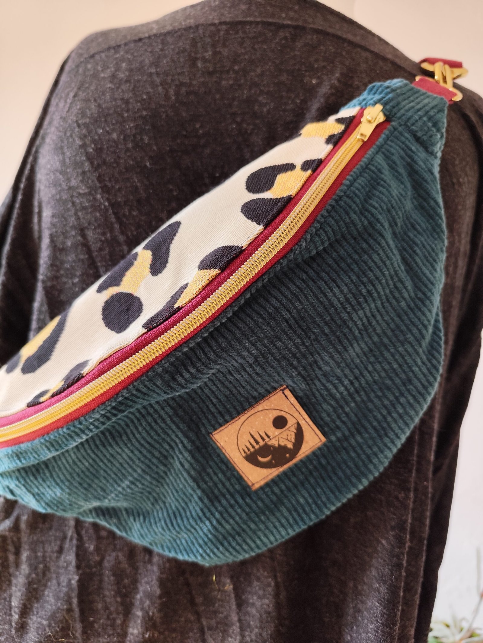 sac banane velours/ léopard tendance – Image 3