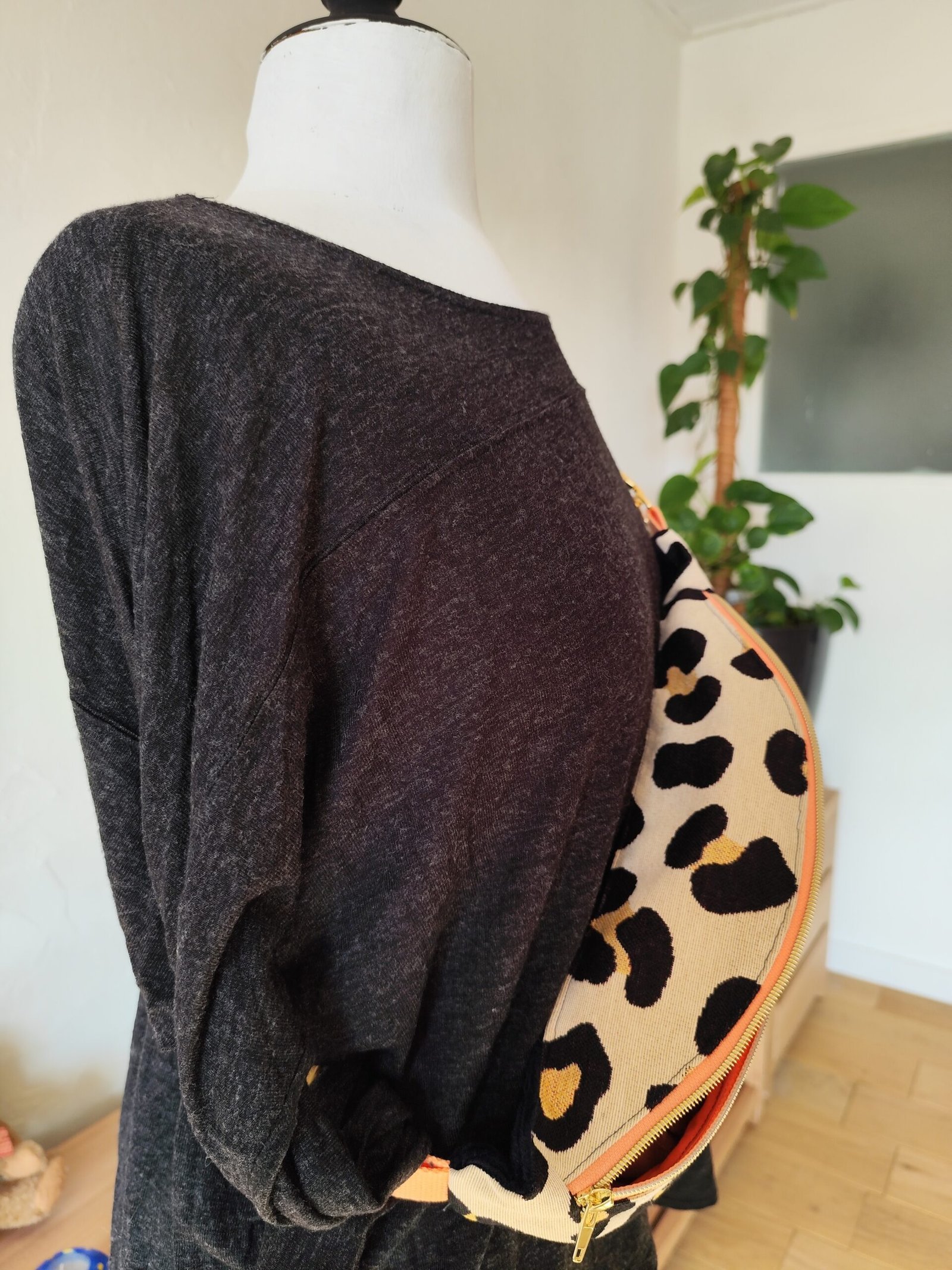 Sac banane tendance léopard/pèche tendance — Léger, pratique et polyvalent – Image 2