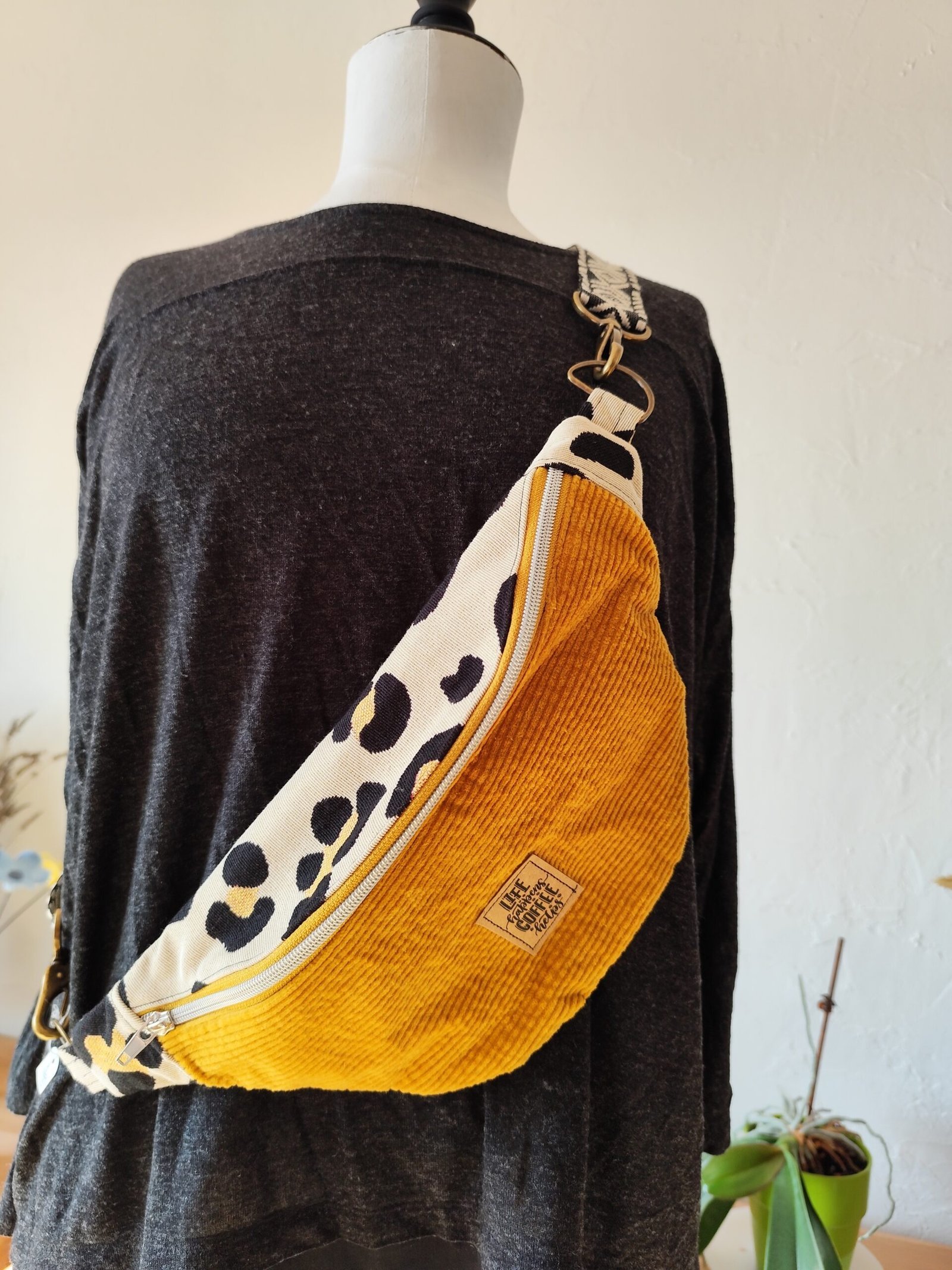 Sac banane tendance léopard/moutarde — Léger, pratique et polyvalent