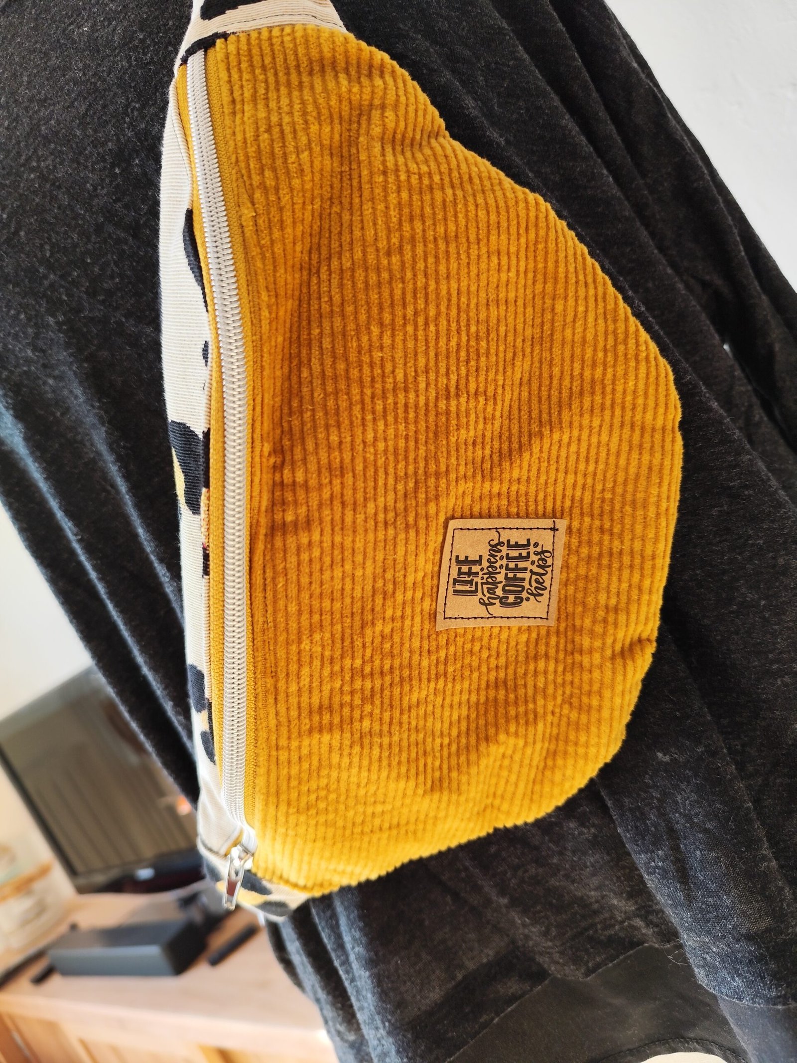 Sac banane tendance léopard/moutarde — Léger, pratique et polyvalent – Image 3
